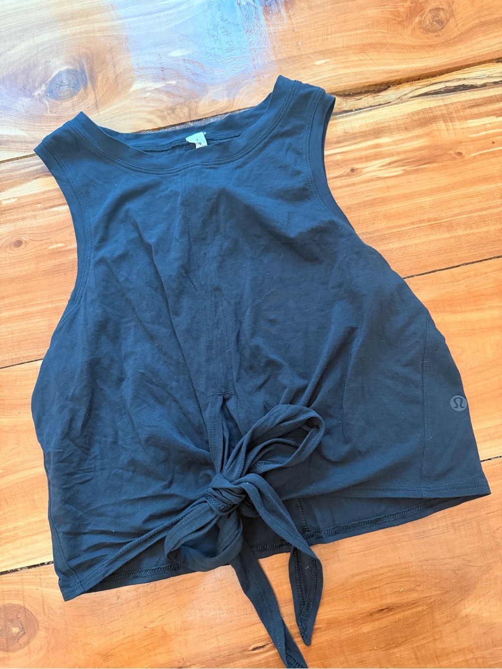 Lululemon Tie Front Tank, Size 2, Black, Cute for summer! 🖤🖤🖤